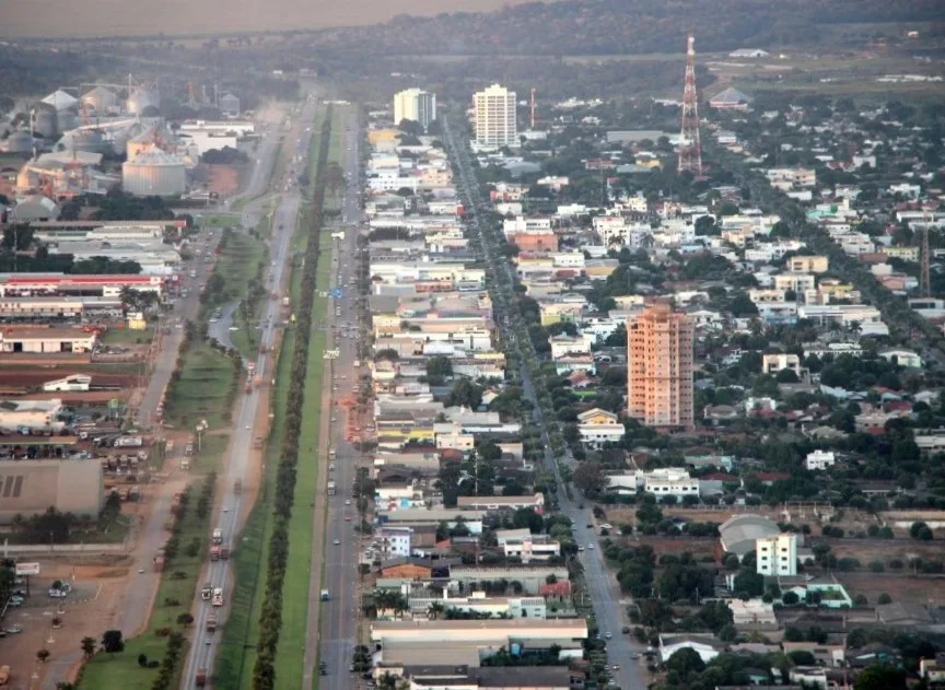 Tráfego de caminhões na rodovia BR-163, em Lucas do Rio Verde